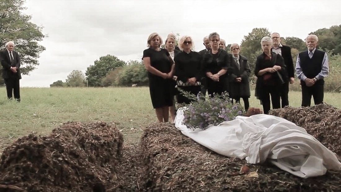 Recueillement lors d'un enterrement